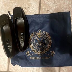 Almafi shoes never been worn. They were a gift to me but they do not fit.